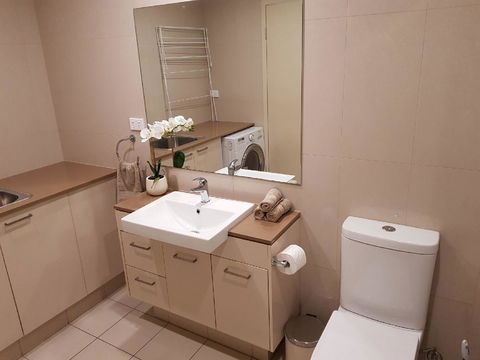 Darwin-Ocean Views, Tropical Getaway, Pool & Aircon - Accommodation Rockhampton 14