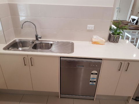 Darwin-Ocean Views, Tropical Getaway, Pool & Aircon - Accommodation Rockhampton 12