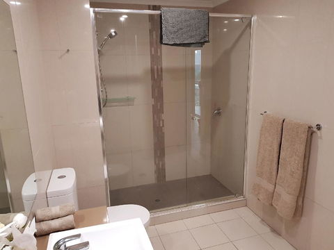 Darwin-Ocean Views, Tropical Getaway, Pool & Aircon - Accommodation Rockhampton 15