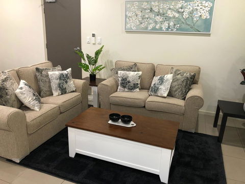 Darwin-Ocean Views, Tropical Getaway, Pool & Aircon - Accommodation Rockhampton 5