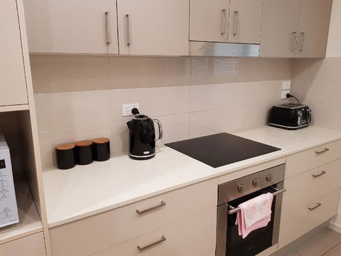 Darwin-Ocean Views, Tropical Getaway, Pool & Aircon - Accommodation Rockhampton 9