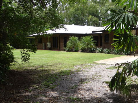 DARWIN'S SHADY ACRES RETREAT - Accommodation Rockhampton 1