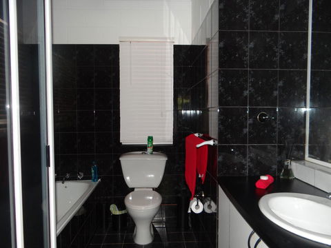 DARWIN'S SHADY ACRES RETREAT - Accommodation Rockhampton 33