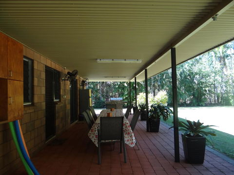 DARWIN'S SHADY ACRES RETREAT - Accommodation Rockhampton 6