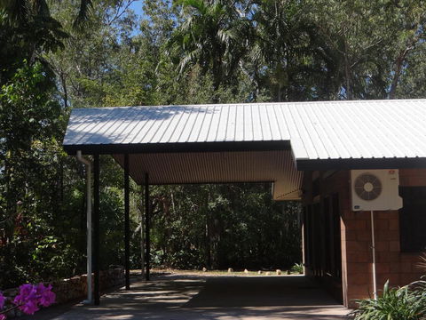 DARWIN'S SHADY ACRES RETREAT - Accommodation Rockhampton 3