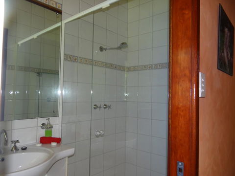 DARWIN'S SHADY ACRES RETREAT - Accommodation Rockhampton 40