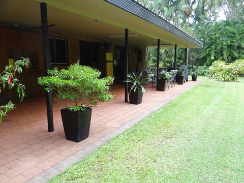 DARWIN'S SHADY ACRES RETREAT - Accommodation Rockhampton 7