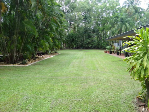 DARWIN'S SHADY ACRES RETREAT - Accommodation Rockhampton 8