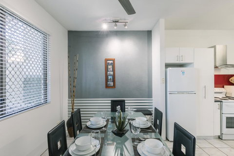 CitySide Apartment - 2 Bedroom With Private Courtyard - Accommodation Rockhampton 2