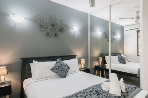 CitySide Apartment - 2 Bedroom With Private Courtyard - Accommodation Rockhampton 15