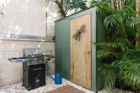 CitySide Apartment - 2 Bedroom With Private Courtyard - Accommodation Rockhampton 12