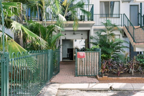 CitySide Apartment - 2 Bedroom With Private Courtyard - Accommodation Rockhampton 5