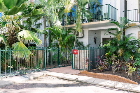 CitySide Apartment - 2 Bedroom With Private Courtyard - Accommodation Rockhampton 6