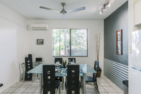 CitySide Apartment - 2 Bedroom With Private Courtyard - Accommodation Rockhampton 9