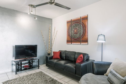 CitySide Apartment - 2 Bedroom With Private Courtyard - Accommodation Rockhampton 1