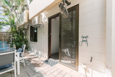 CitySide Apartment - 2 Bedroom With Private Courtyard - Accommodation Rockhampton 10