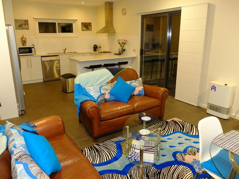 Rock Wallaby - Accommodation Rockhampton 3