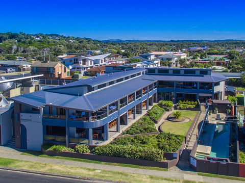 Lennox Holiday Apartments - Accommodation Rockhampton 0