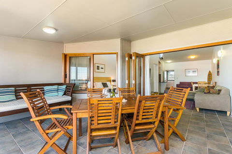 Lennox Holiday Apartments - Accommodation Rockhampton 33