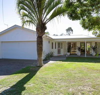 Bonito' 26 Bonito Street - pet friendly housewith aircon - Accommodation Rockhampton