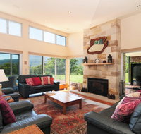 Bottlebrush Lodge - Great views and a pool - Accommodation Rockhampton