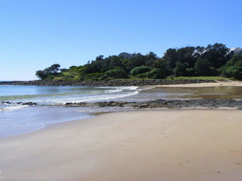 Bowery Beach House - Spacious Family Accommodation - Accommodation Rockhampton 2