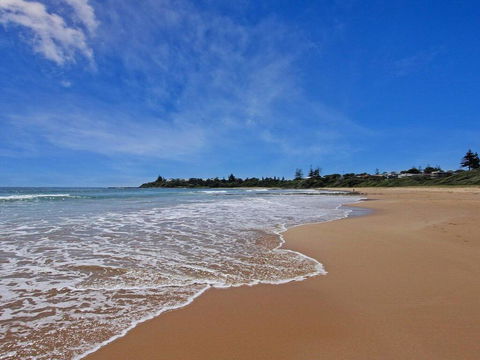 Bowery Beach House - Spacious Family Accommodation - Accommodation Rockhampton 0