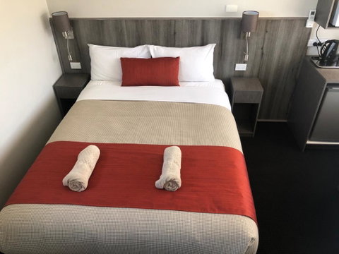 Bradman Motor Inn - Accommodation Rockhampton 0