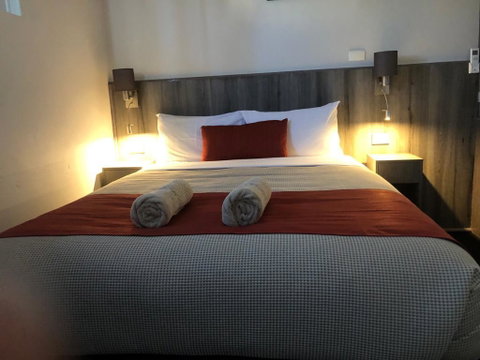 Bradman Motor Inn - Accommodation Rockhampton 2
