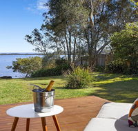 Braeside - waterfront fireplace - Accommodation Rockhampton