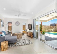 Brand New PRIZE HOME 50m path to beach - Accommodation Rockhampton
