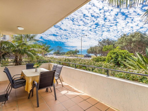 Breakers Block 1 Unit 1- Pool In Complex - Across The Road From The Beach - Accommodation Rockhampton 3