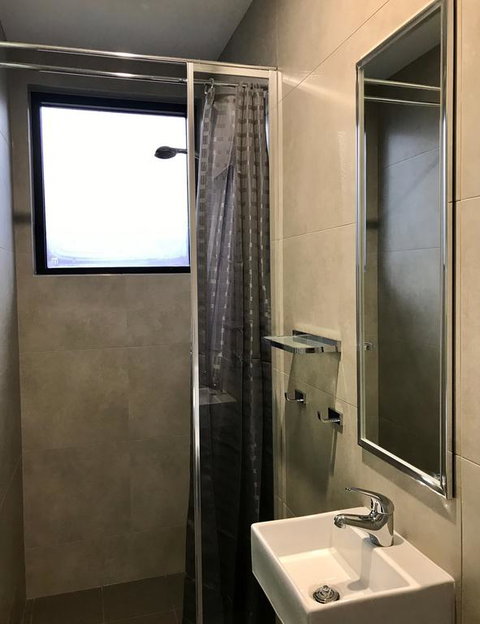 Breeze Lodge - Accommodation Rockhampton 3