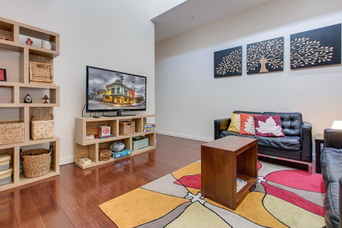 Bright And Airy Home Tucked Away In Funky Newtown - Accommodation Rockhampton 1