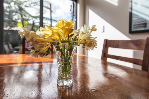 Bright And Airy Home Tucked Away In Funky Newtown - Accommodation Rockhampton 3