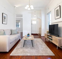 Bright and Elegant Executive 3 Bedroom Family Home - Accommodation Rockhampton