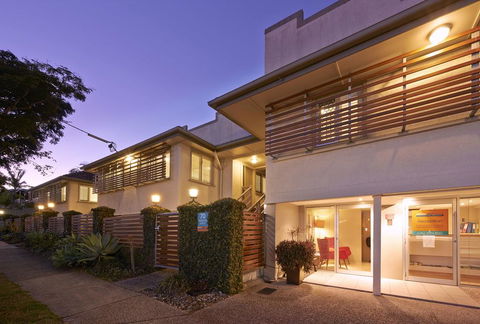 Brisbane Street Studios - Accommodation Rockhampton 0