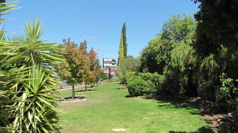 Bristol Hill Motor Inn & Peppa's Licensed Restaurant - Accommodation Rockhampton 2
