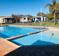Broadwater Beach Cottage with WiFi - Accommodation Rockhampton