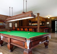 Brookfield Retreat - Large Holiday Home / Group Accommodation - Accommodation Rockhampton