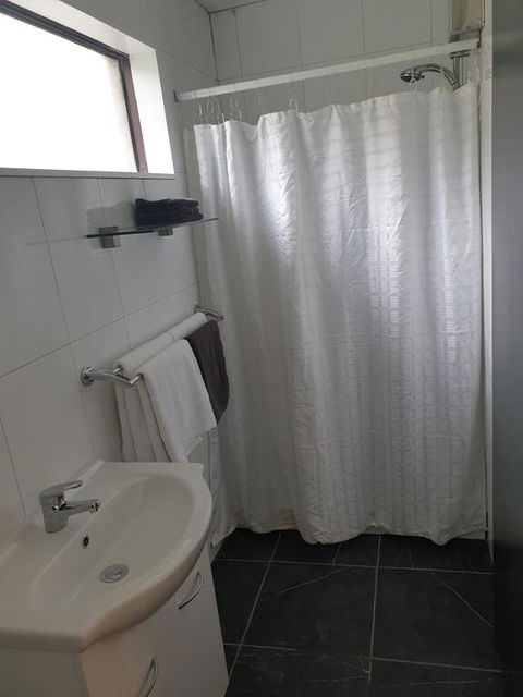Budget On The Lake - Accommodation Rockhampton 3