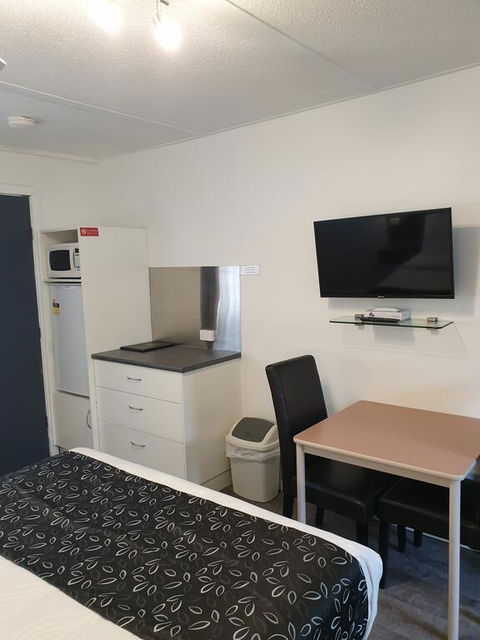 Budget On The Lake - Accommodation Rockhampton 2