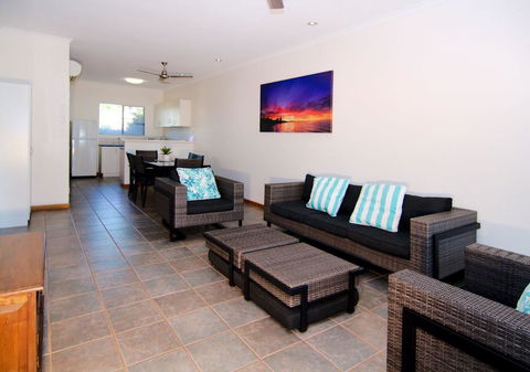 Cable Beach Apartments - Accommodation Rockhampton 2