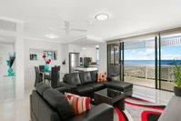Cairns Luxury Seafront Apartment