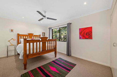 CALOUNDRA Stay - Accommodation Rockhampton 0