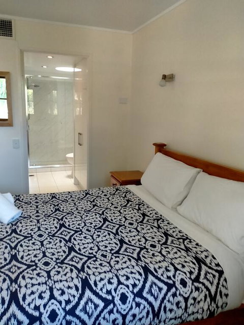 Camargue Beachfront Apartments - Accommodation Rockhampton 3