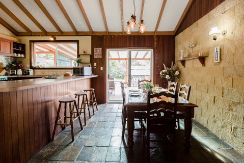 Camellia Cottage - Accommodation Rockhampton 2