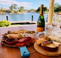 Canal Elegance In Yunderup - Accommodation Rockhampton