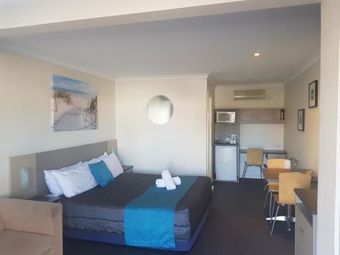 Caravilla Motor Inn - Accommodation Rockhampton 2