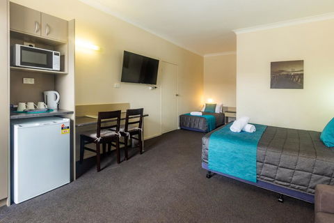 Caravilla Motor Inn - Accommodation Rockhampton 1